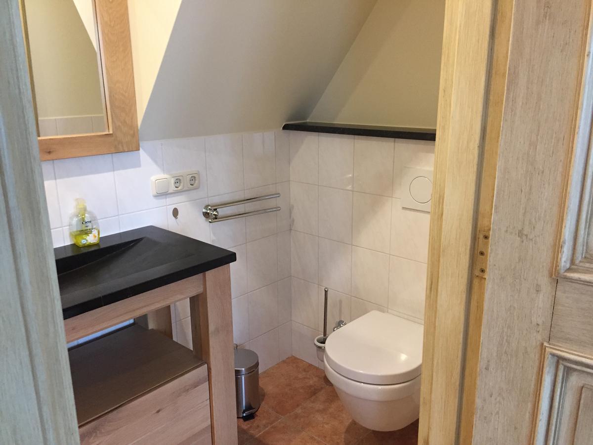 Tweepersoonskamer met 2 Aparte Bedden en Douche